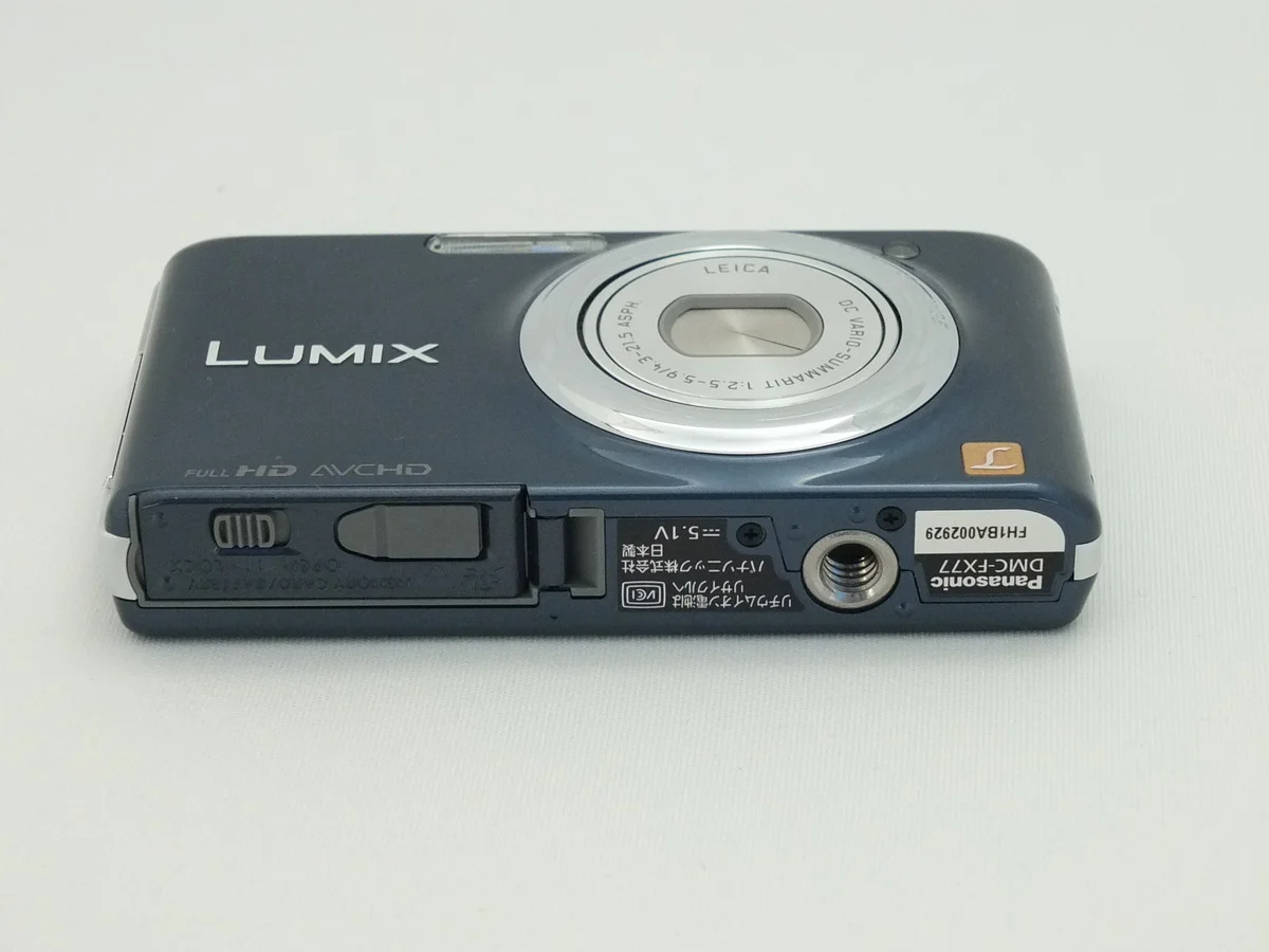 Panasonic LUMIX DMC-FX77