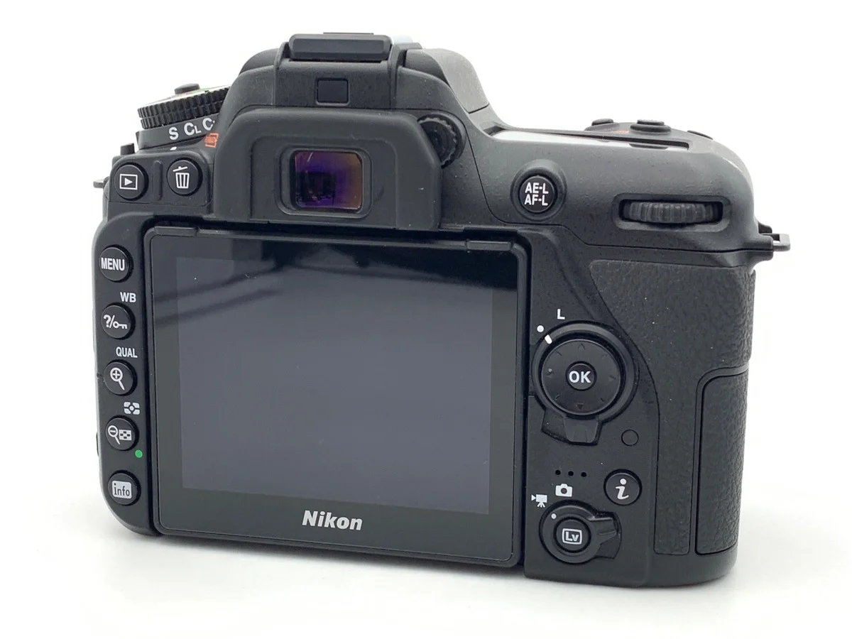 Nikon D7500