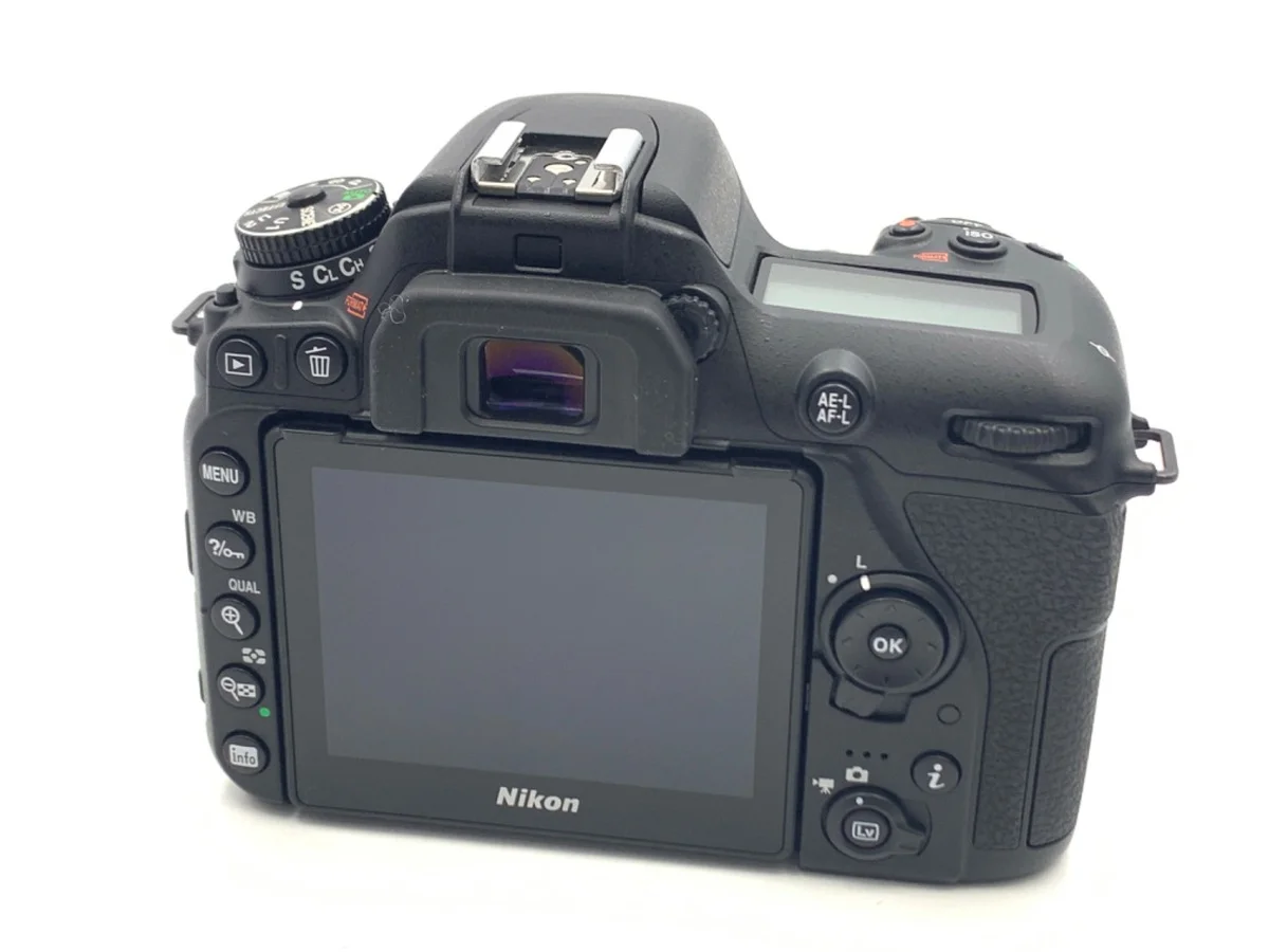 Nikon D7500