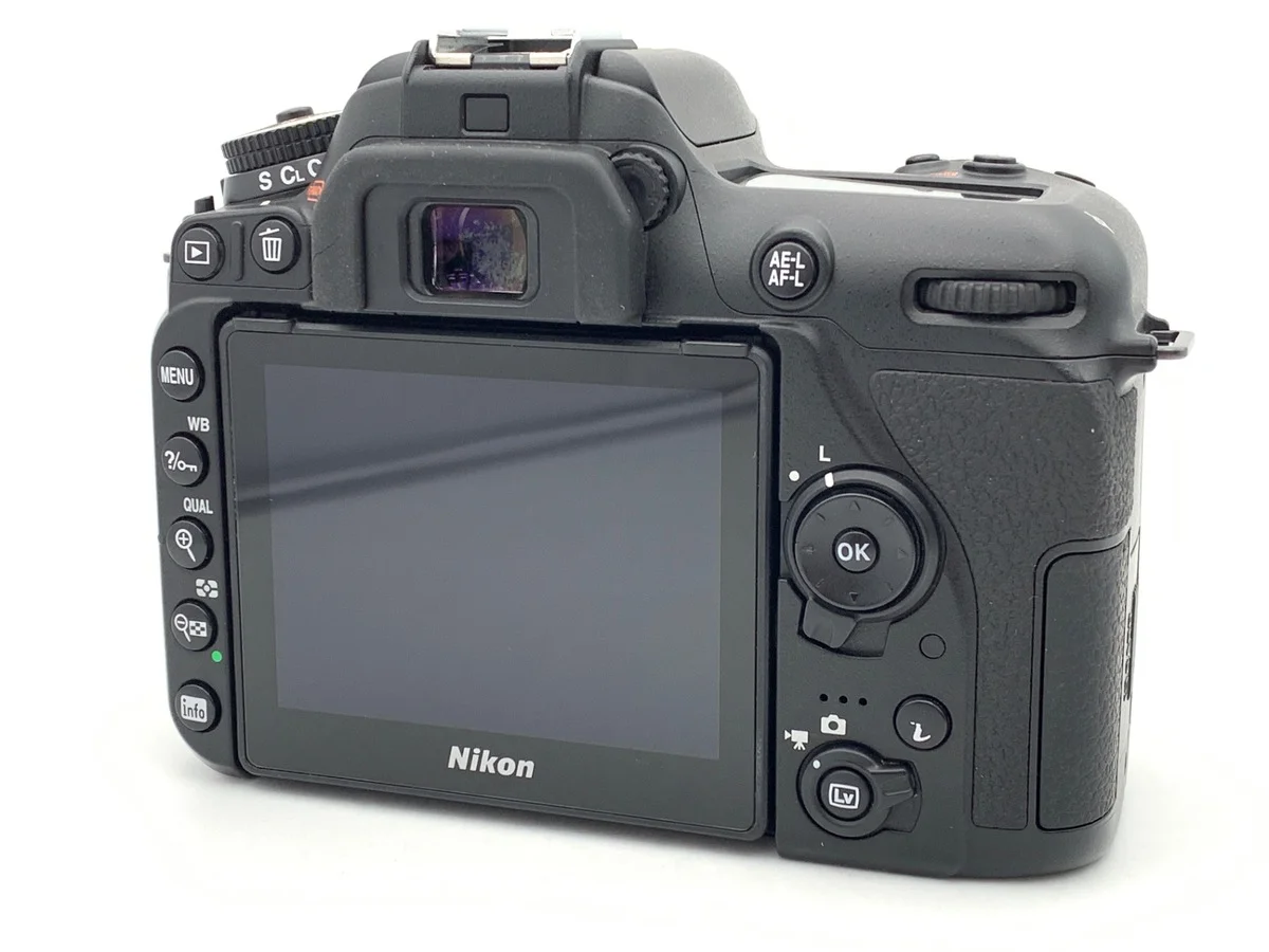 Nikon D7500