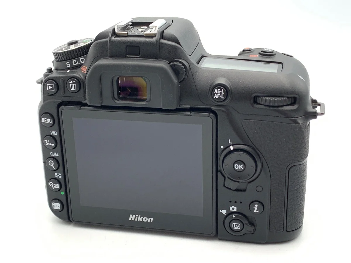 Nikon D7500
