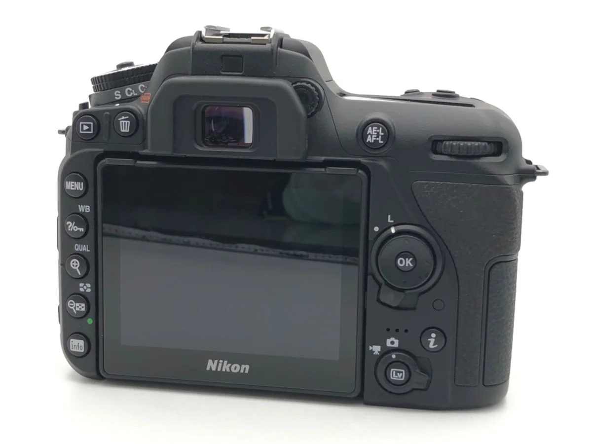 Nikon D7500