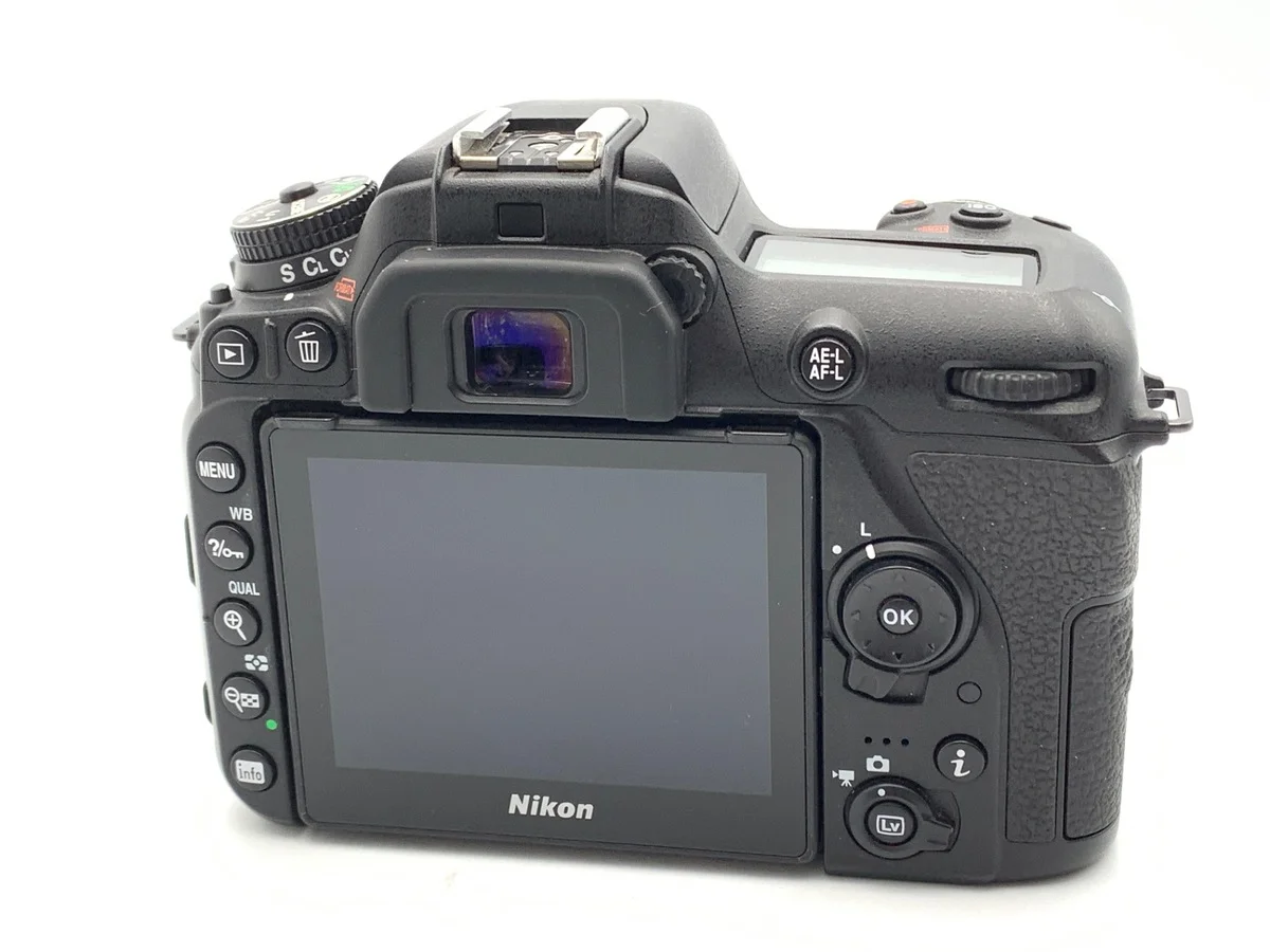 Nikon D7500
