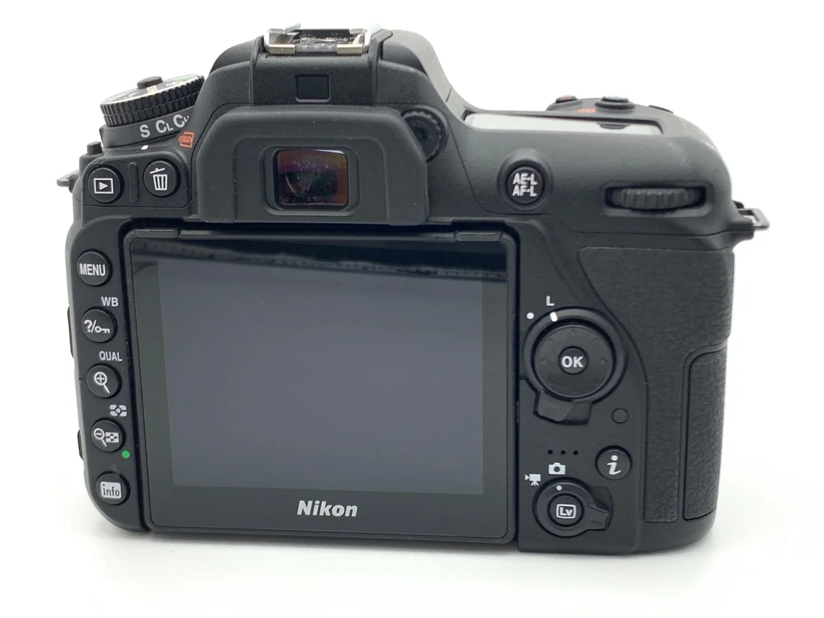 Nikon D7500