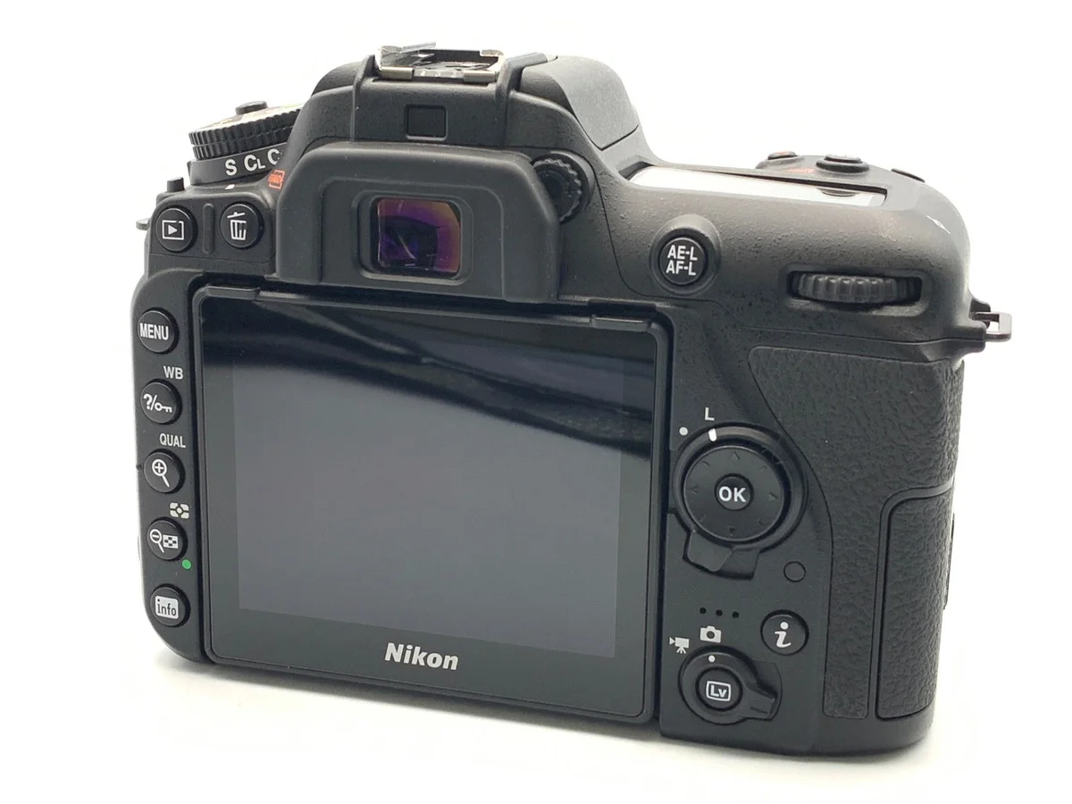 Nikon D7500